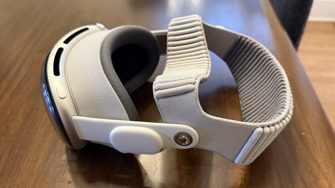 Vision Pro M5 review: Time for Apple to make some tough decisions - Ars Technica