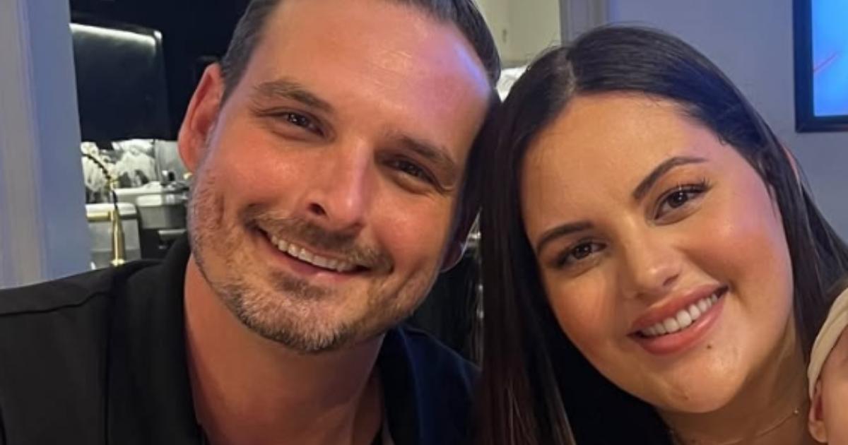 Alexa და Brennon Love Chars Carse Felly Consage аст