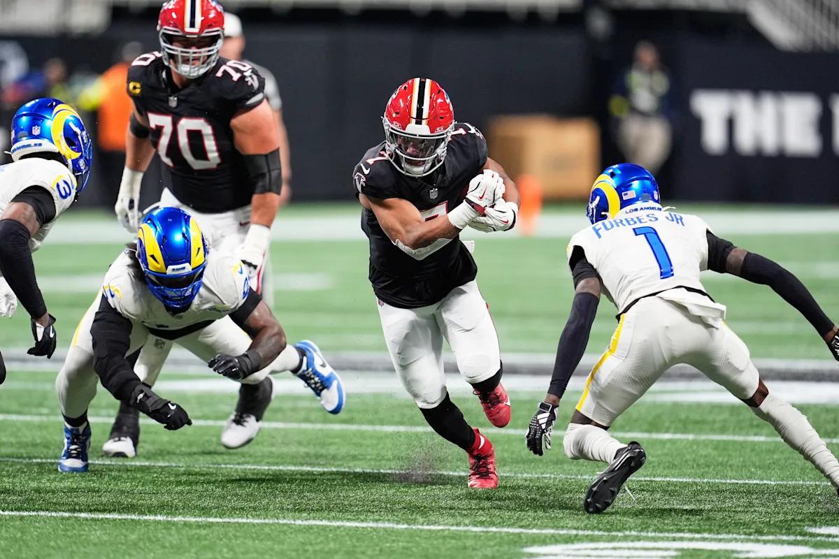 NFL playoff photo: Hawks push Rams to sweat to earn No. 5 seed, boost Panthers chance at NFC South crown - Yahoo