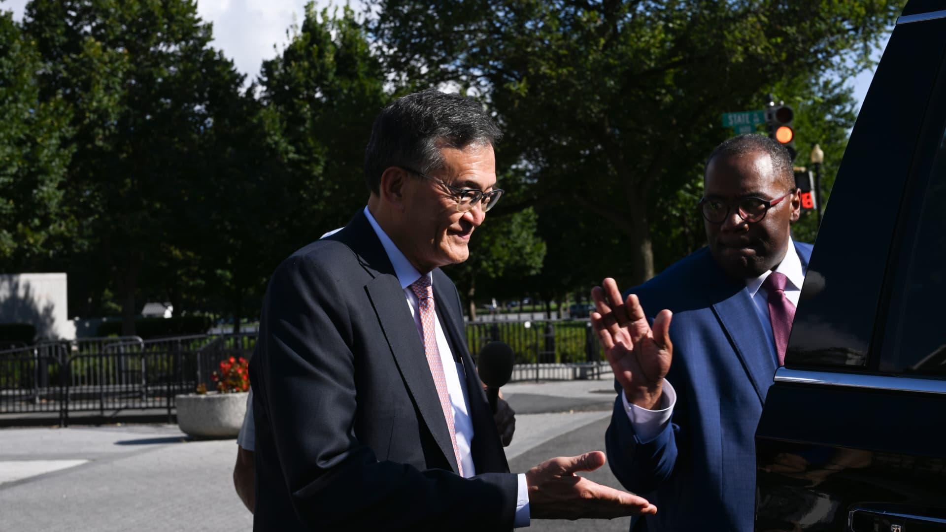 Daily: Trump Trade with politics to build a fast