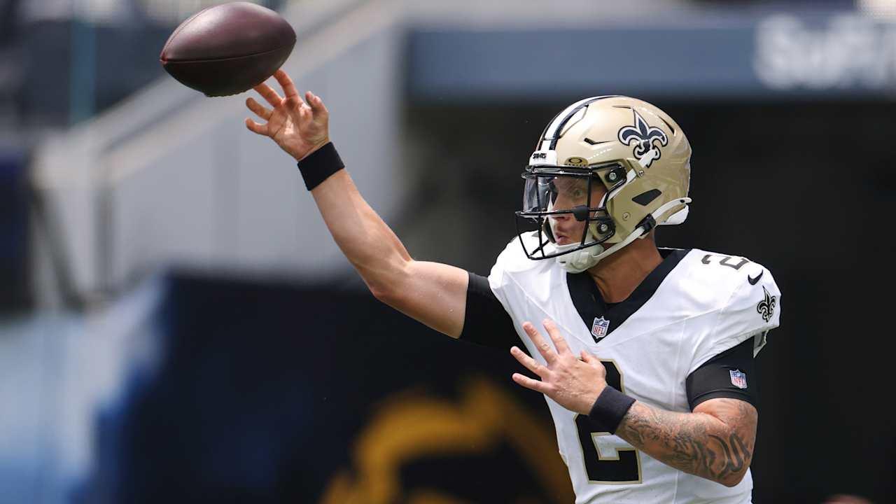 The main coach of the saints Kellen Moore calls Spencer Rattler striker