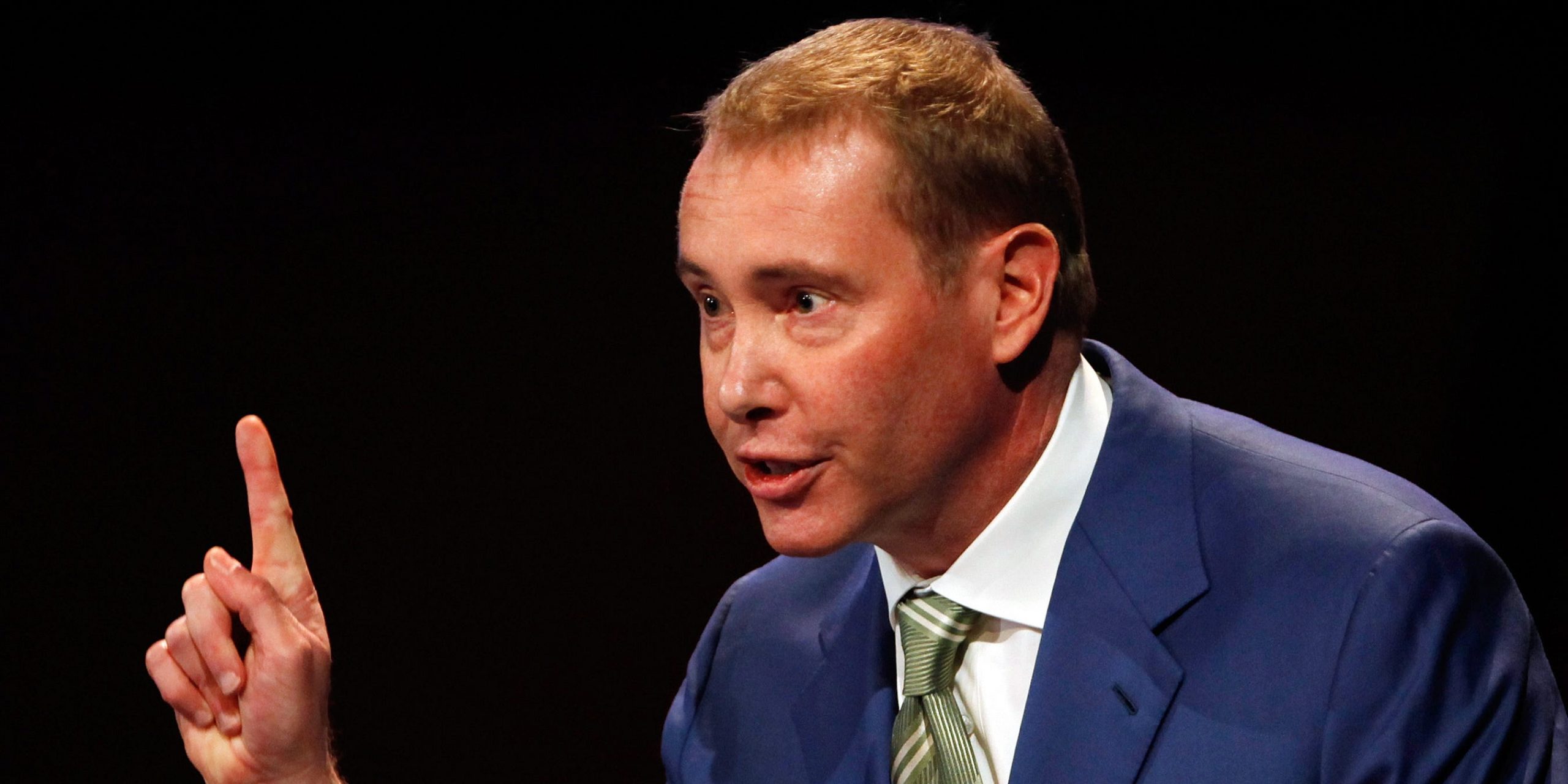 Photo of Bond King billionaire Jeff Gundlach says stocks will collapse, predicts dollar weakness, and questions bitcoin in a new interview.  Here are the 10 best quotes.  |  Currency News |  Financial and business news