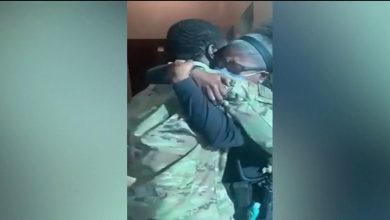 Photo of The military son returns home to surprise the holiday police sergeant’s mother