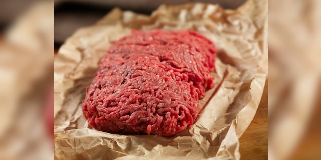 Wisconsin warns against consuming raw meat served in it "Beef sandwiches" (IStock). 