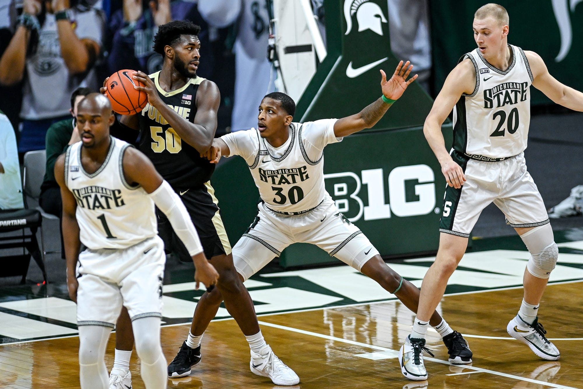 Marcus Bingham Jr. of Michigan, right, Trevion Williams guard from Purdue during the first half on Friday, Jan.8, 2021, at the Priceline Center in East Lansing.
