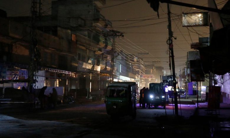 Power cuts plunge Pakistan into darkness