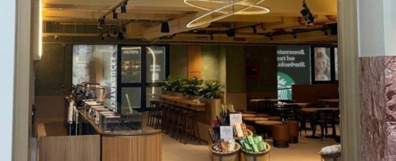 Starbucks opens in Florence with Percassi.  It is the twelfth in Italy