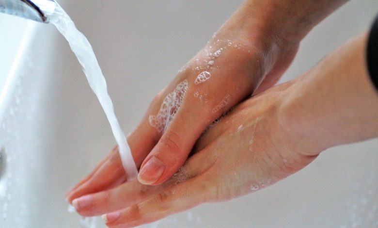 This is how often you should wash your hands and shower according to science