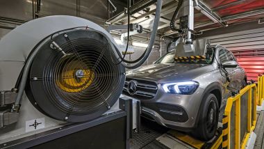 Mercedes, new report accuses fraud in polluting emissions