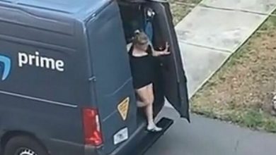 Photo of A half-naked woman gets out of the truck.  The driver is evicted on video