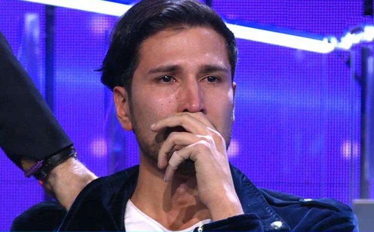 Onestini Gianmarco collapses and bursts into tears live on TV in Spain