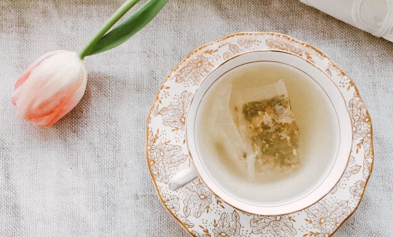 To soothe a cough and relieve a sore throat, this homemade natural herbal tea recommended by grandmothers can help us