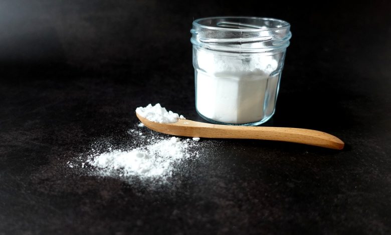 Few people know that baking soda is not only used for cooking and cleaning but also to help relieve the discomfort of this common health problem.