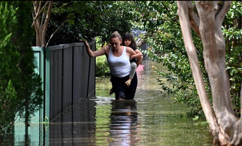 Australian floods declare a state of emergency