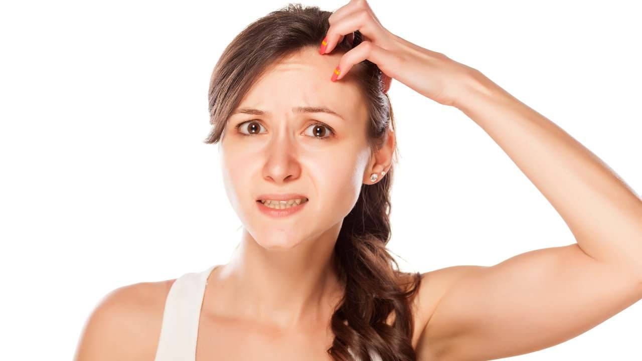 Photo of Do you always have an itchy head?  Find out the causes and possible treatments