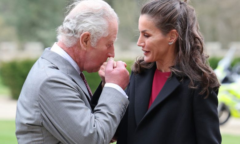 Letizia from Spain in London, kissed by Prince Charles!