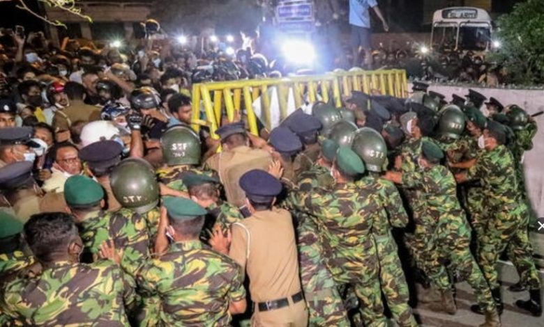 Clashes and protests in Sri Lanka, a state of emergency declared