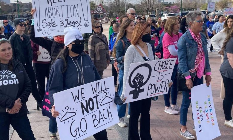 USA and Oklahoma Towards Comprehensive Abortion Ban: Republican Governor's Signature Missing