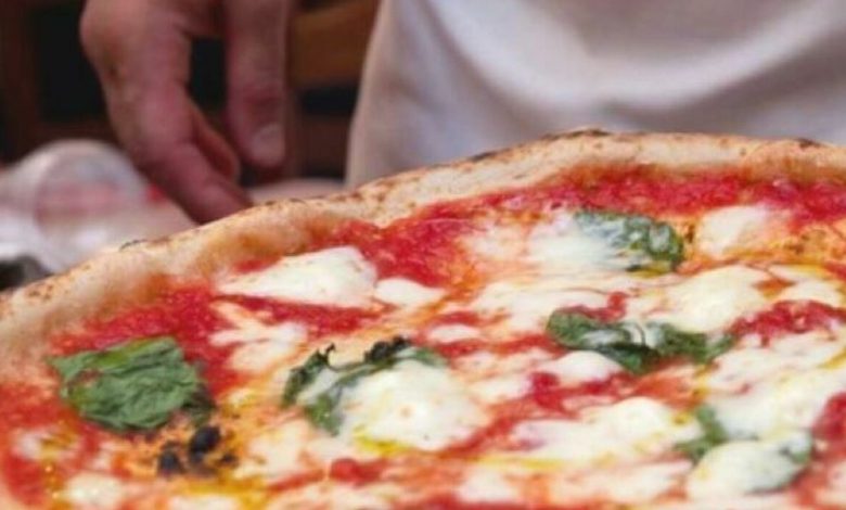 He eats a pitoni pizza "Bella Napoli" and gets sick.  Nestlé has denied any association and asserts: "The product is safe."