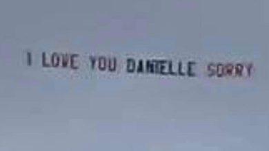 Photo of The perpetrator flies a plane over a British city with a “sorry” sign after the words “left toilet seat up”.