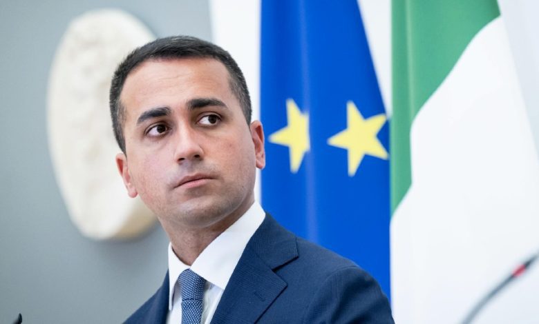 Di Maio opened in Africa the "psychic castle" of the San Donato group.  Associations: "a slap to Italian law"