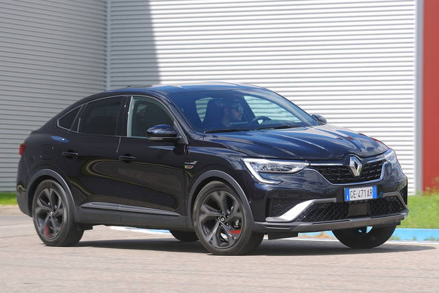 Test the views and dimensions of the Renault Arkana 1.3 TCe RS Line EDC technical sheet