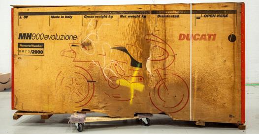 A rare Ducati that had been left for 20 years was found in a wooden box before it was sold - Corriere.it