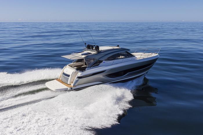 Riviera 4600 Sports Yacht: European premiere at the Cannes Yachting Festival