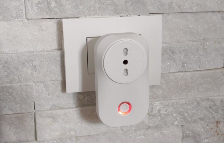 Customizable and expandable home automation technology: 3 sockets and special functions