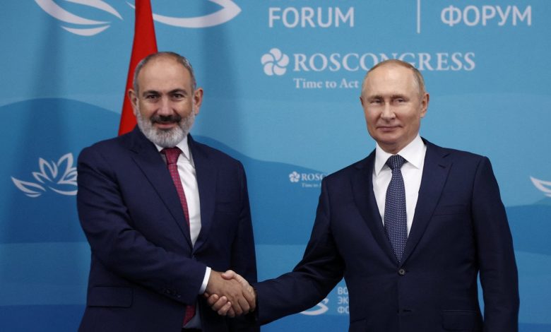 Armenia and Azerbaijan: ceasefire brokered by Moscow