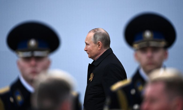 Are sanctions on Russia feasible?  Putin's economy is paralyzed