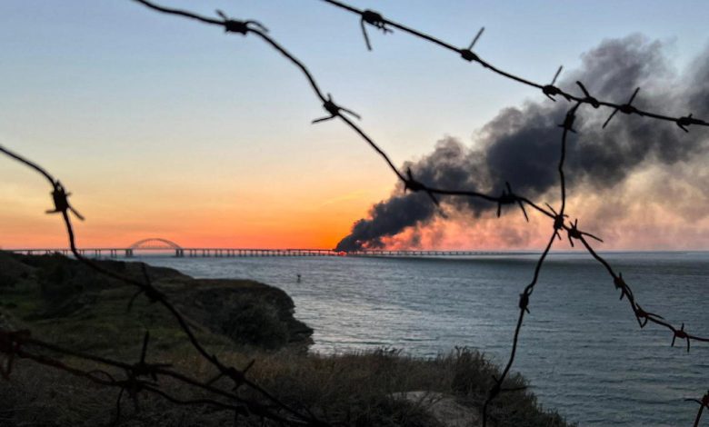 Crimea, the Kerch bridge is burning.  Ukraine: 'It's just the beginning'