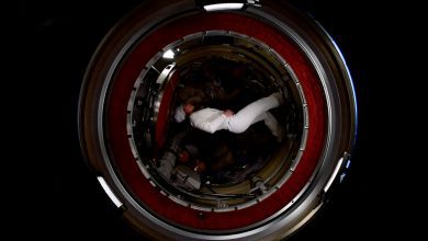 Photo of Samantha Cristoforetti as in “2001: A Space Odyssey”: Walking in Velcro Shoes “In Zero Gravity” – Videos