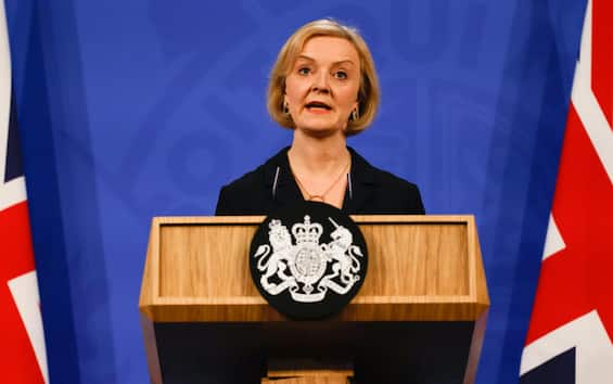 UK, Liz Truss apologizes for mistakes in economic policy