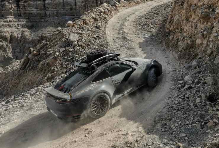 Porsche 911 Dakar, the first official images await November 16