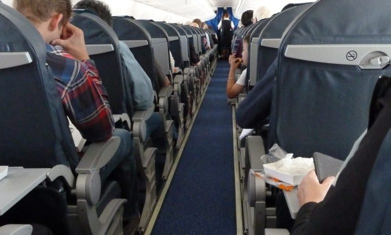 UK, no tonic lotion during flight: 70-year-old slaps flight attendant